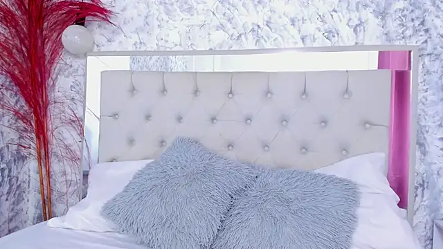 Ariana greenblat online show from February 2026 05:01:01 PM