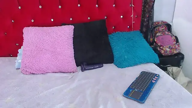 Ariasmithog online show from December 2025 04:14:01 PM