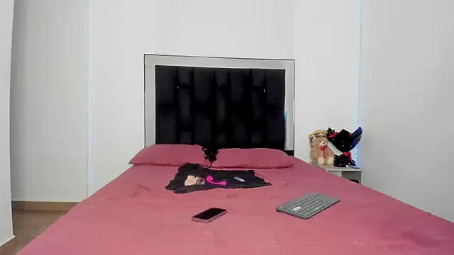 Snapshot of victoriacolin chatting on February 2026 12:43:02 PM victoriacolin online show from February 2026 12:43:02 PM