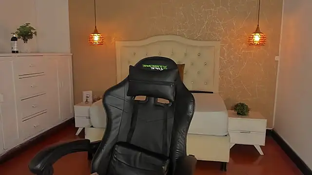 Snapshot of Hadley_ chatting on October 2025 02:45:01 AM Hadley online show from October 2025 02:45:01 AM