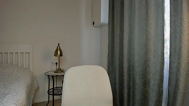 Snapshot of Hustle_Babyy chatting on February 2025 10:29:02 AM Hustle Babyy online show from February 2025 10:29:02 AM