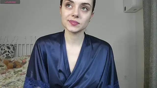 Snapshot of Hustle_Babyy chatting on September 2025 06:18:01 PM Hustle Babyy online show from September 2025 06:18:01 PM