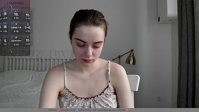 Snapshot of Hustle_Babyy chatting on February 2026 01:04:01 PM Hustle Babyy online show from February 2026 01:04:01 PM