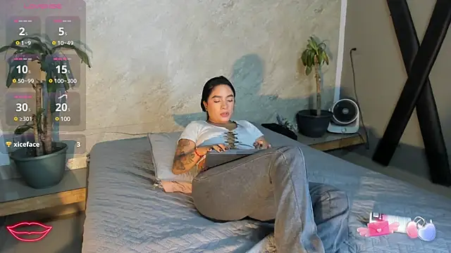 Estefy gomez09 online show from February 2025 11:41:01 PM