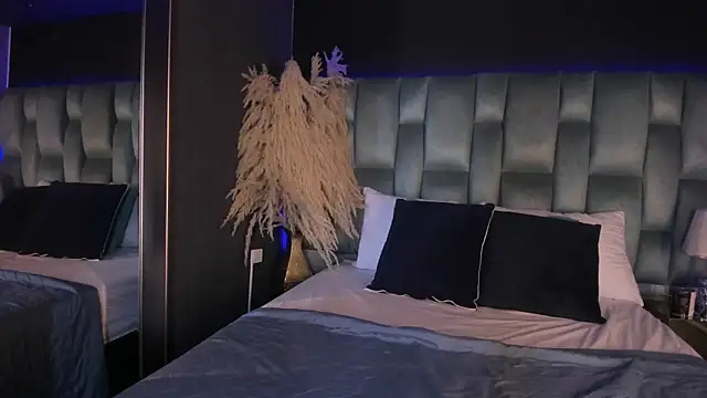 CandyLuxury   online show from March 2025 06:20:02 PM