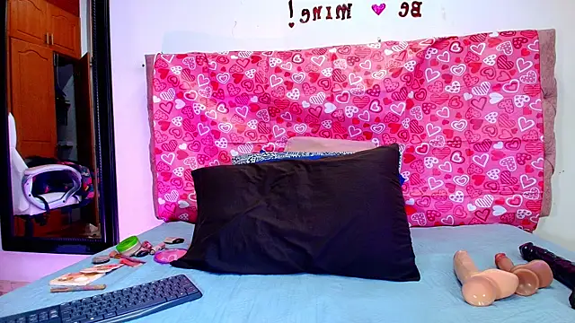 Snapshot of sharlott_miller chatting on February 2025 11:57:02 AM sharlott miller online show from February 2025 11:57:02 AM