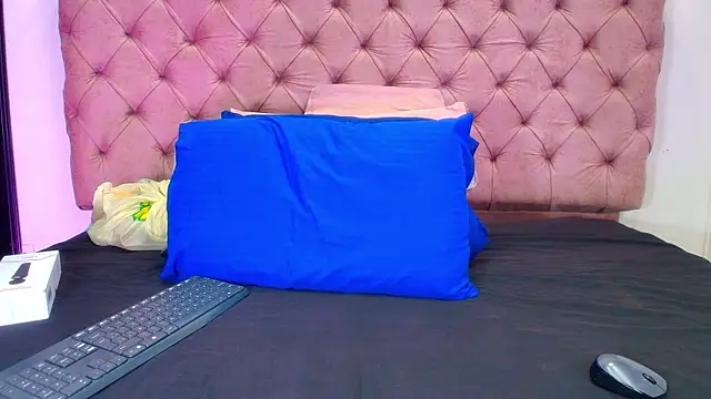 Snapshot of sharlott_miller chatting on February 2025 12:11:01 PM sharlott miller online show from February 2025 12:11:01 PM