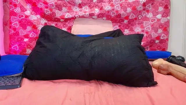 Snapshot of sharlott_miller chatting on February 2025 06:08:02 PM sharlott miller online show from February 2025 06:08:02 PM