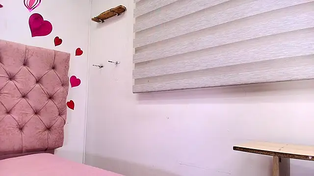 Snapshot of sharlott_miller chatting on March 2025 12:02:02 PM sharlott miller online show from March 2025 12:02:02 PM