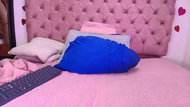 Snapshot of sharlott_miller chatting on March 2025 12:01:02 PM sharlott miller online show from March 2025 12:01:02 PM