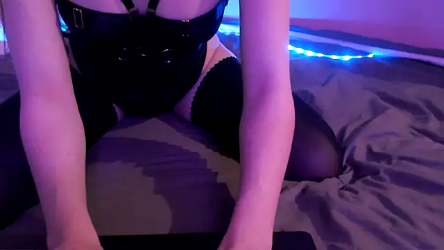 Snapshot of AliceFeet chatting on March 2025 01:54:01 AM AliceFeet online show from March 2025 01:54:01 AM