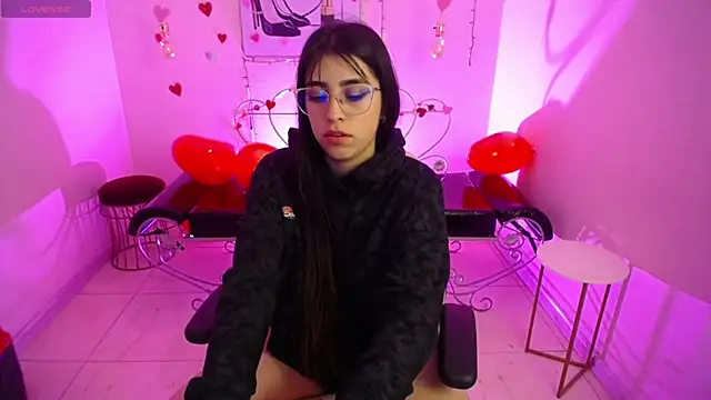 Snapshot of Adri_Gomez_ chatting on February 2025 06:33:02 AM Adri Gomez online show from February 2025 06:33:02 AM