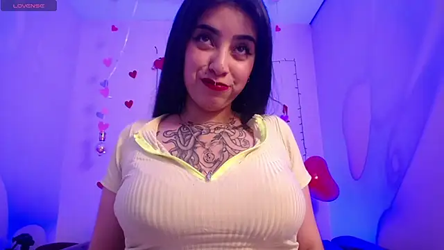 Snapshot of Adri_Gomez_ chatting on February 2025 06:27:02 AM Adri Gomez online show from February 2025 06:27:02 AM