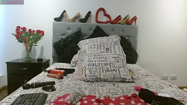 Lunasquirt1985 online show from May 2026 11:27:01 AM