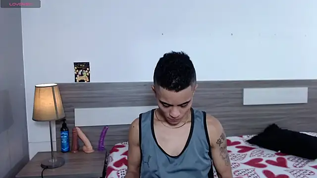 Liiamthompson online show from November 2025 07:23:02 PM