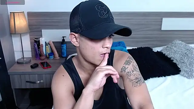 Liiamthompson online show from December 2025 09:21:01 PM