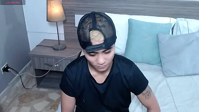 Liiamthompson online show from February 2026 07:09:01 PM