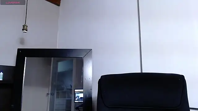 Snapshot of Liiamthompson chatting on April 2026 09:49:02 PM Liiamthompson online show from April 2026 09:49:02 PM