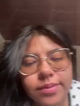 viccky vick online show from February 2025 06:40:02 PM