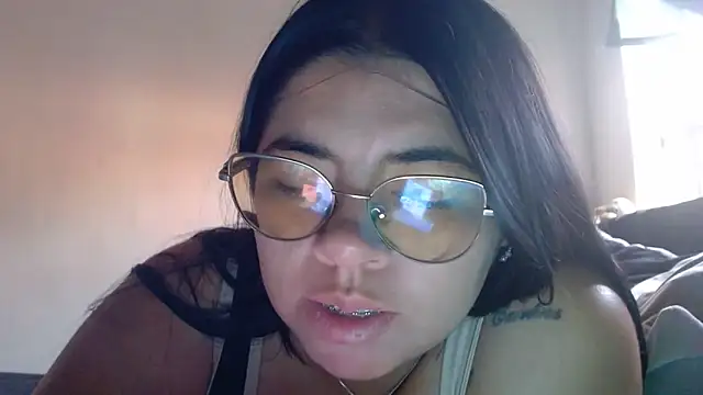 Snapshot of viccky_vick chatting on April 2026 10:04:01 PM viccky vick online show from April 2026 10:04:01 PM