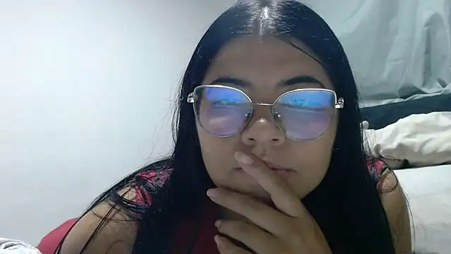 Snapshot of viccky_vick chatting on April 2026 12:35:01 AM viccky vick online show from April 2026 12:35:01 AM