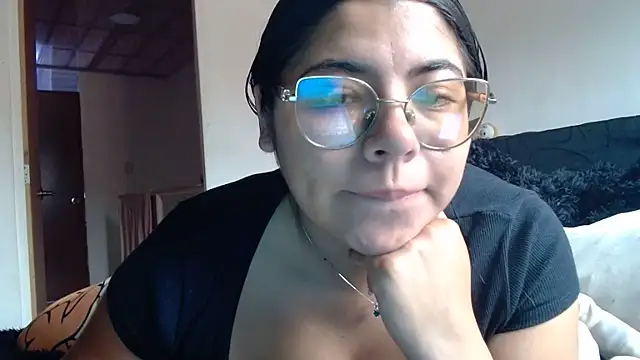Snapshot of viccky_vick chatting on May 2026 07:32:02 PM viccky vick online show from May 2026 07:32:02 PM