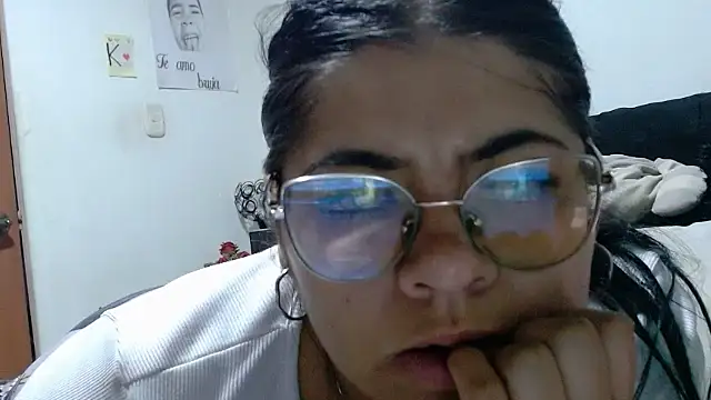 Snapshot of viccky_vick chatting on May 2026 03:01:02 AM viccky vick online show from May 2026 03:01:02 AM