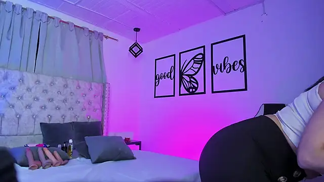 nicolee millerr online show from April 2026 12:52:02 PM