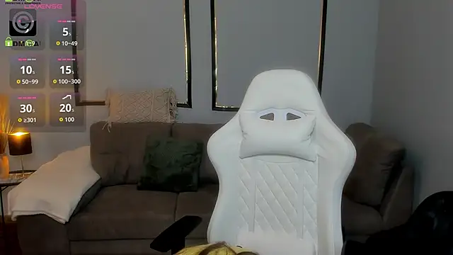 Snapshot of Anya-Ray chatting on November 2025 01:22:01 PM Anya-Ray online show from November 2025 01:22:01 PM