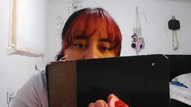 Snapshot of alexandraluv chatting on November 2025 04:05:01 PM alexandraluv online show from November 2025 04:05:01 PM