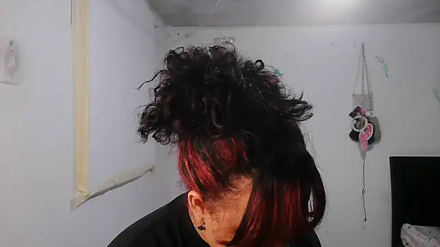 Snapshot of alexandraluv chatting on November 2025 11:27:01 PM alexandraluv online show from November 2025 11:27:01 PM