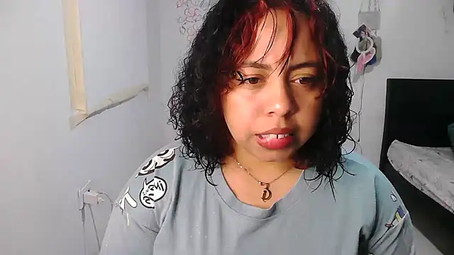 Snapshot of alexandraluv chatting on November 2025 10:44:02 PM alexandraluv online show from November 2025 10:44:02 PM