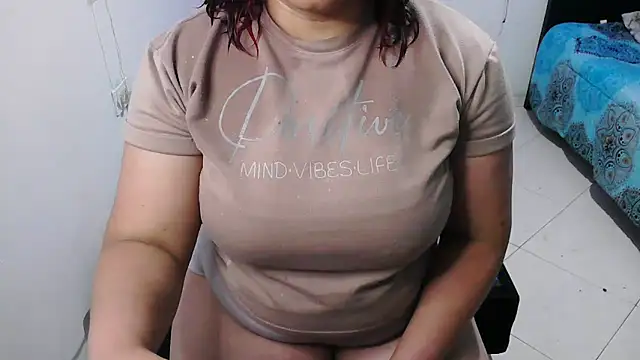 Snapshot of alexandraluv chatting on December 2025 10:14:01 PM alexandraluv online show from December 2025 10:14:01 PM