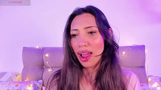 Snapshot of Miss_veronicaa2 chatting on February 2025 06:17:01 PM Miss veronicaa2 online show from February 2025 06:17:01 PM