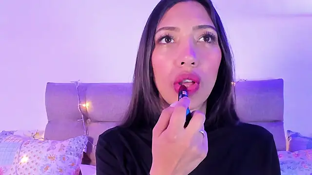 Snapshot of Miss_veronicaa2 chatting on February 2025 12:37:01 PM Miss veronicaa2 online show from February 2025 12:37:01 PM