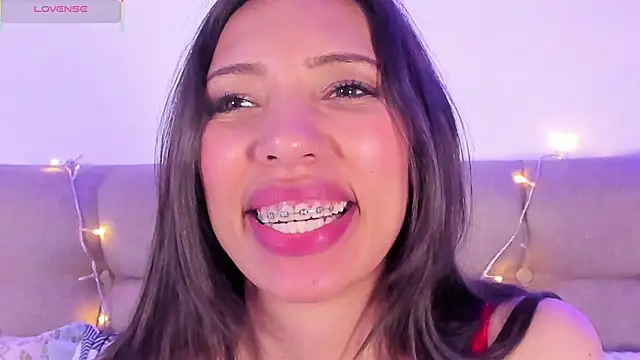 Snapshot of Miss_veronicaa2 chatting on February 2025 02:58:01 PM Miss veronicaa2 online show from February 2025 02:58:01 PM