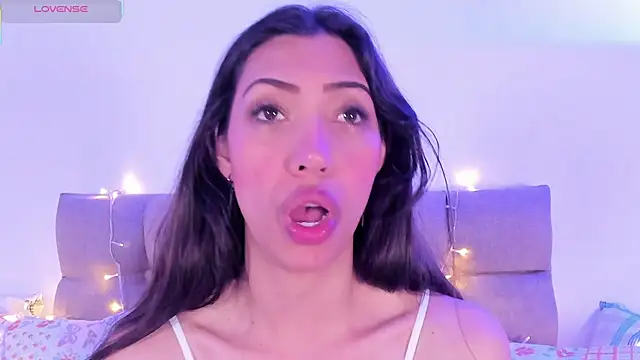 Snapshot of Miss_veronicaa2 chatting on February 2025 02:59:02 PM Miss veronicaa2 online show from February 2025 02:59:02 PM