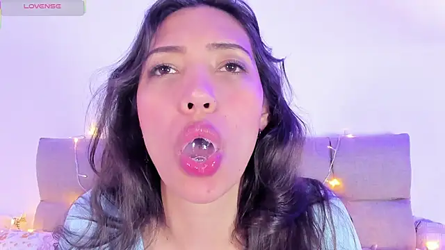 Snapshot of Miss_veronicaa2 chatting on February 2025 03:18:02 PM Miss veronicaa2 online show from February 2025 03:18:02 PM