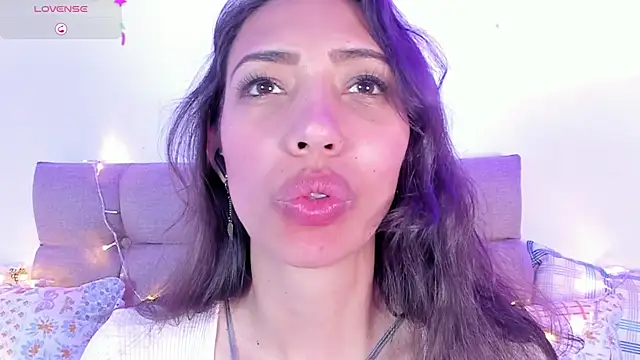 Snapshot of Miss_veronicaa2 chatting on February 2025 04:04:01 PM Miss veronicaa2 online show from February 2025 04:04:01 PM