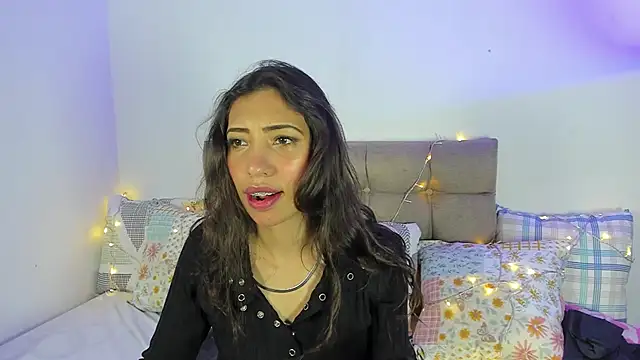 Snapshot of Miss_veronicaa2 chatting on February 2025 12:17:02 PM Miss veronicaa2 online show from February 2025 12:17:02 PM