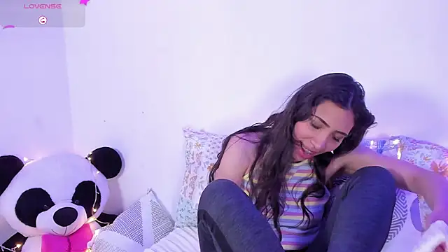 Snapshot of Miss_veronicaa2 chatting on February 2025 01:06:01 PM Miss veronicaa2 online show from February 2025 01:06:01 PM