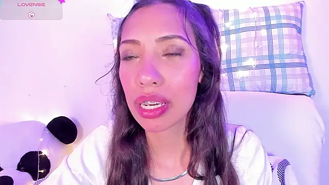 Snapshot of Miss_veronicaa2 chatting on February 2025 04:15:01 PM Miss veronicaa2 online show from February 2025 04:15:01 PM