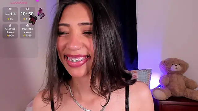 Snapshot of Miss_veronicaa2 chatting on December 2025 01:17:04 PM Miss veronicaa2 online show from December 2025 01:17:04 PM