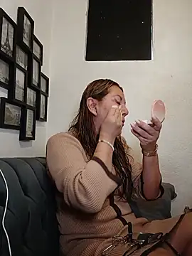 MirandaLatinaLovely online show from July 2026 04:33:02 PM