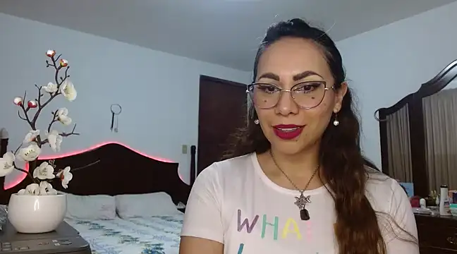 Snapshot of AloLovely_ chatting on February 2025 12:59:02 AM AloLovely online show from February 2025 12:59:02 AM