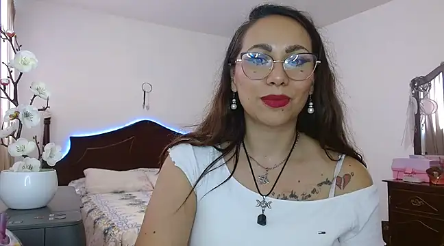 Snapshot of AloLovely_ chatting on March 2025 09:02:02 PM AloLovely online show from March 2025 09:02:02 PM