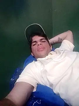 Snapshot of Elperlozo10 chatting on February 2025 10:21:02 PM Elperlozo10 online show from February 2025 10:21:02 PM