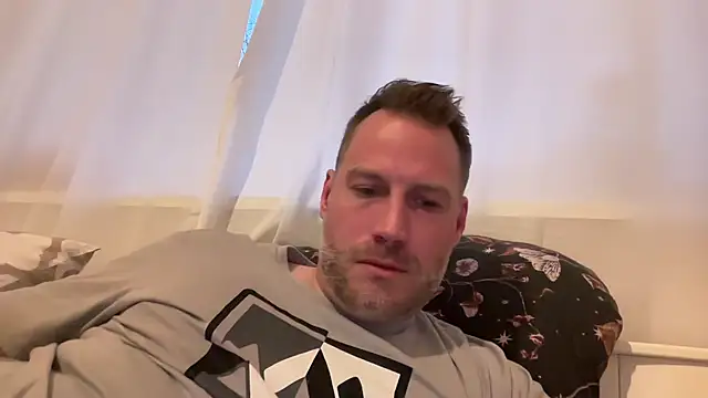 Christian87xxx online show from November 2025 03:45:02 PM