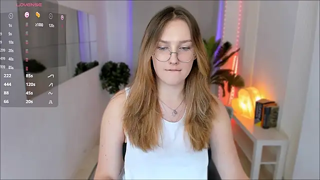 Snapshot of MaryWaddell chatting on March 2025 03:56:01 AM MaryWaddell online show from March 2025 03:56:01 AM