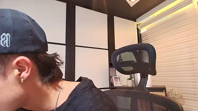 Snapshot of marcuscollins1_ chatting on March 2025 02:14:01 PM marcuscollins1 online show from March 2025 02:14:01 PM